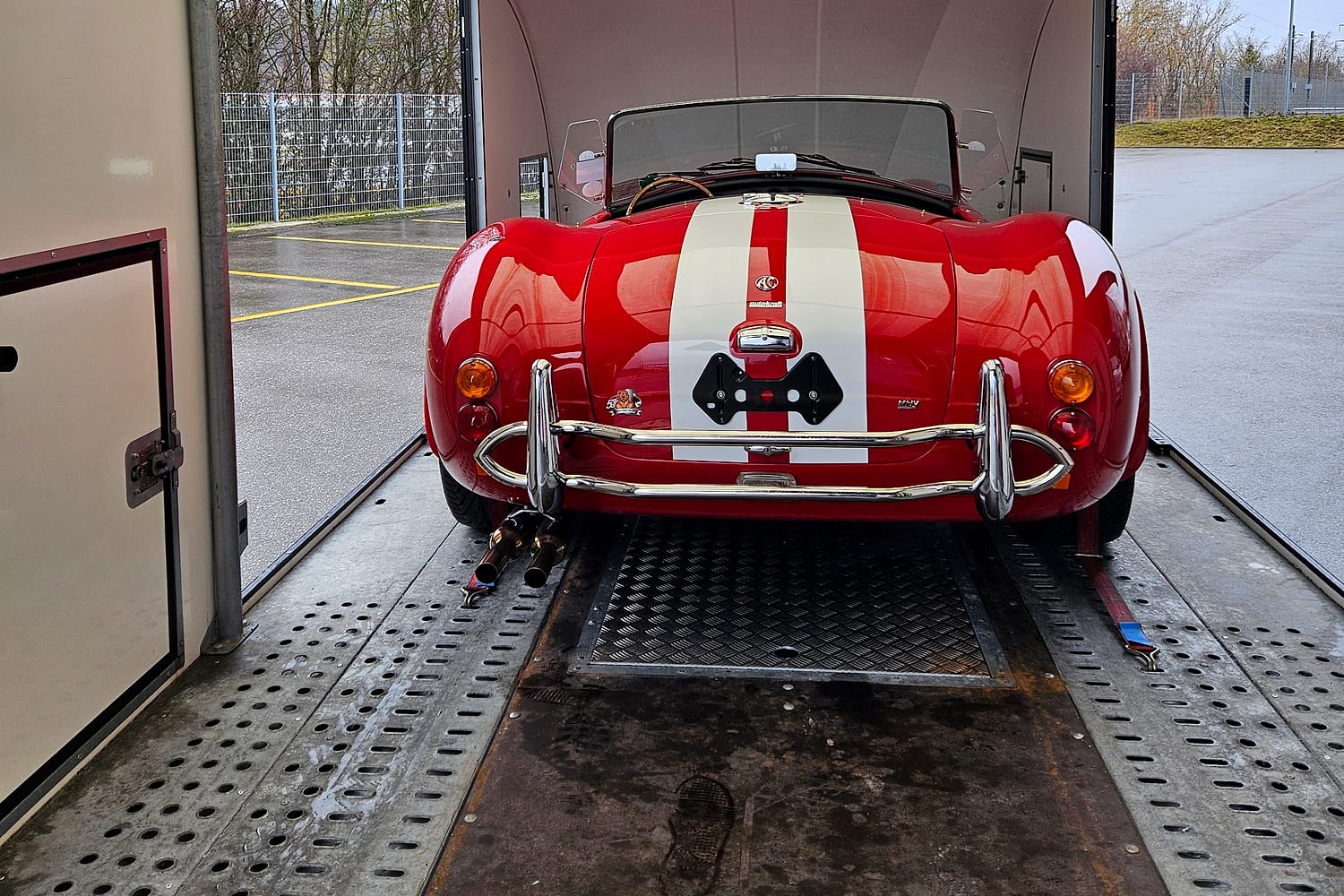 AC Cobra beim exklusiven Fahrzeugtransport von Under Cover
