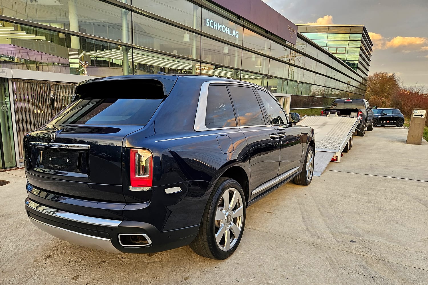 Rolls-Royce Cullinan beim exklusiven Fahrzeugtransport von Under Cover